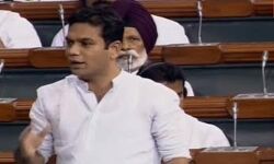 കൊച്ചി മെട്രോ: രണ്ടാംഘട്ട പദ്ധതി ഉടന് ആരംഭിക്കണമെന്ന് ഹൈബി ഈഡന് എംപി കൊച്ചി മെട്രോ: രണ്ടാംഘട്ട പദ്ധതി ഉടന് ആരംഭിക്കണമെന്ന് ഹൈബി ഈഡന് എംപി