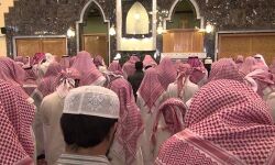 സൗദിയില് ജുമുഅയും പള്ളികളിലെ നമസ്കാരവും നിര്ത്തിവച്ചു; ബാങ്ക് വിളി മാത്രമുണ്ടാവും സൗദിയില് ജുമുഅയും പള്ളികളിലെ നമസ്കാരവും നിര്ത്തിവച്ചു; ബാങ്ക് വിളി മാത്രമുണ്ടാവും