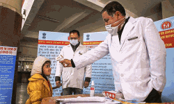 ചികില്‍സാ മാര്‍ഗനിര്‍ദേശങ്ങള്‍ ഡൗണ്‍ലോഡ് ചെയ്യാന്‍ ഒരുമണിക്കൂറെടുത്തു; കൊറോണ പടരുമ്പോഴും ഇന്റര്‍നെറ്റ് ലഭ്യമല്ലാതെ കശ്മീരി ഡോക്ടര്‍മാര്‍