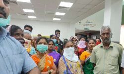 ക്വാലാലംപൂര്‍ വിമാനത്താവളത്തില്‍ മലയാളികള്‍ കുടുങ്ങി; വൈകീട്ട് അഞ്ചിനകം ഒഴിയാന്‍ അന്ത്യശാസനം