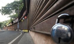 കണ്ടെയിന്‍മെന്റ് സോണുകളില്‍ കടകള്‍ തുറക്കുന്നതിനുള്ള നിയന്ത്രണങ്ങള്‍ പിന്‍വലിച്ചിട്ടില്ലെന്ന് കോഴിക്കോട് കലക്ടര്‍