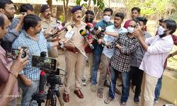 മലപ്പുറം ജില്ലയില്‍ നിരോധനം മറികടന്ന് നിരത്തിലോടുന്ന സ്വകാര്യ വാഹനങ്ങളെ പിടിച്ചിടാനൊരുങ്ങി മലപ്പുറം പോലിസ്