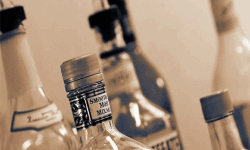 താനൂര്‍ ചിറക്കലില്‍ അറകളില്‍ സൂക്ഷിച്ച മദ്യം പിടികൂടി