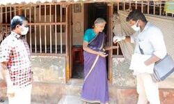 സംസ്ഥാനത്ത് ക്ഷേമ പെന്‍ഷന്‍ വിതരണം തുടങ്ങി