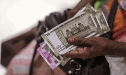 സാമൂഹ്യ സുരക്ഷ പെന്‍ഷനുകള്‍ വീടുകളിലെത്തിച്ചു തുടങ്ങി