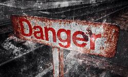 ലോക്ക്ഡൗണ്‍: പാളത്തില്‍ കയറിയിരുന്നാല്‍ അപകടം ചൂളംവിളിച്ചെത്തും