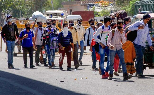 കൊവിഡ് 19 ഡ്യൂട്ടിയിലെ വീഴ്ച: ഐഎഎസ് ഉദ്യോഗസ്ഥര്‍ക്ക് സസ്‌പെന്‍ഷനും കാരണം കാണിക്കല്‍ നോട്ടിസും; കര്‍ശന നടപടികളുമായി കേന്ദ്രം