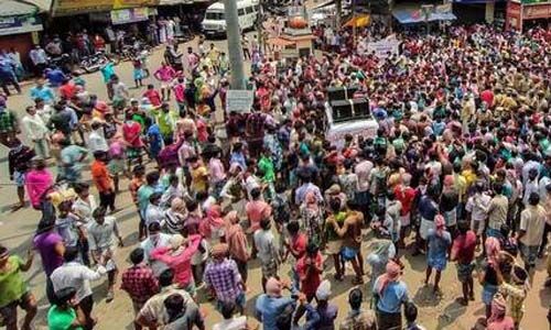 ലോക്ക് ഡൗണ്‍: പായിപ്പാട്ടെ അതിഥി തൊഴിലാളികള്‍ക്ക് സര്‍ക്കാര്‍ ഭക്ഷണസൗകര്യമൊരുക്കിയെന്ന വാദം കളവ്