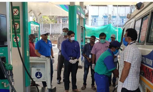 കൊവിഡ് രോഗികളെയുമായി പോകുന്ന  വാഹനങ്ങള്‍ക്ക് സൗജന്യ ഇന്ധനം നല്‍കുമെന്ന് റിലയന്‍സ്