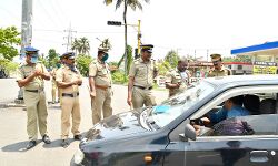 കൊവിഡ് മരണം: സംസ്ഥാനത്ത് പോലിസ് പരിശോധന വീണ്ടും കർശനമാക്കി