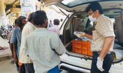 കൊവിഡ്-19 : ദിവസേന 800 പേര്ക്ക് ഉച്ചഭക്ഷണവുമായി സില്വര് സ്പൂണ് കാറ്ററിംഗ് കമ്പനി കൊവിഡ്-19 : ദിവസേന 800 പേര്ക്ക് ഉച്ചഭക്ഷണവുമായി സില്വര് സ്പൂണ് കാറ്ററിംഗ് കമ്പനി