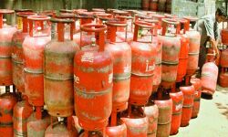 ഗാര്‍ഹികാവശ്യത്തിനുള്ള പാചകവാതക സിലിണ്ടര്‍ ദുരുപയോഗം; 28 വ്യാപാരസ്ഥാപനങ്ങളില്‍ ക്രമക്കേട്