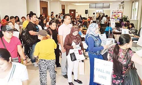 കുവൈത്തിലെ പൊതുമാപ്പ്: സാമ്പത്തിക ഇടപാടുകള്ക്കും വിട്ടുവീഴ്ച; ആദ്യവിമാനം ഇന്ന് പുറപ്പെടും കുവൈത്തിലെ പൊതുമാപ്പ്: സാമ്പത്തിക ഇടപാടുകള്ക്കും വിട്ടുവീഴ്ച; ആദ്യവിമാനം ഇന്ന് പുറപ്പെടും