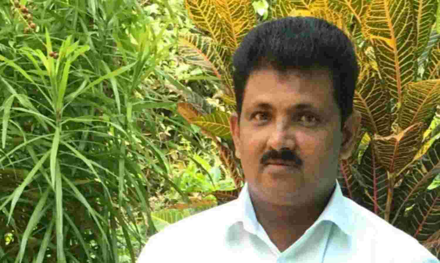 വഴി തടസ്സം കര്ണാടകക്കാര്ക്കു തന്നെ ക്രൂരതയായി; മൃതദേഹമെത്തിച്ചത് എട്ടുകിലോമീറ്റര് ചുമന്ന് വഴി തടസ്സം കര്ണാടകക്കാര്ക്കു തന്നെ ക്രൂരതയായി; മൃതദേഹമെത്തിച്ചത് എട്ടുകിലോമീറ്റര് ചുമന്ന്