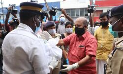 കൊവിഡ്-19: മുന്നണിപ്പോരാളികള്ക്ക് പഴക്കൂടകള് ഒരുക്കി ഹോര്ട്ടികോര്പ്പ് കൊവിഡ്-19: മുന്നണിപ്പോരാളികള്ക്ക് പഴക്കൂടകള് ഒരുക്കി ഹോര്ട്ടികോര്പ്പ്