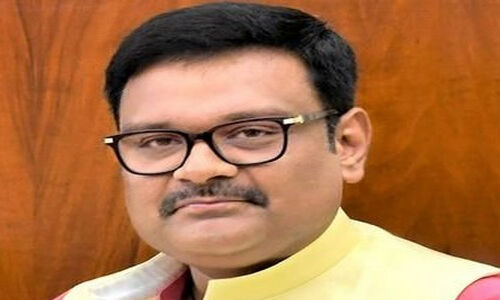 റേഷനെച്ചൊല്ലി തര്ക്കം; ഉത്തര്പ്രദേശില് ബിജെപി എംപി തഹസില്ദാരെ മര്ദ്ദിച്ചു റേഷനെച്ചൊല്ലി തര്ക്കം; ഉത്തര്പ്രദേശില് ബിജെപി എംപി തഹസില്ദാരെ മര്ദ്ദിച്ചു