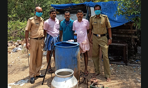 പരപ്പനങ്ങാടി എക്‌സൈസിന്റെ നേതൃത്വത്തില്‍ വന്‍ ചാരായ വേട്ട