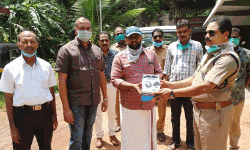 ട്രാഫിക്ക് പോലിസിനു സൗജന്യ സണ്‍ഗ്ലാസ് വിതരണം ചെയ്തു