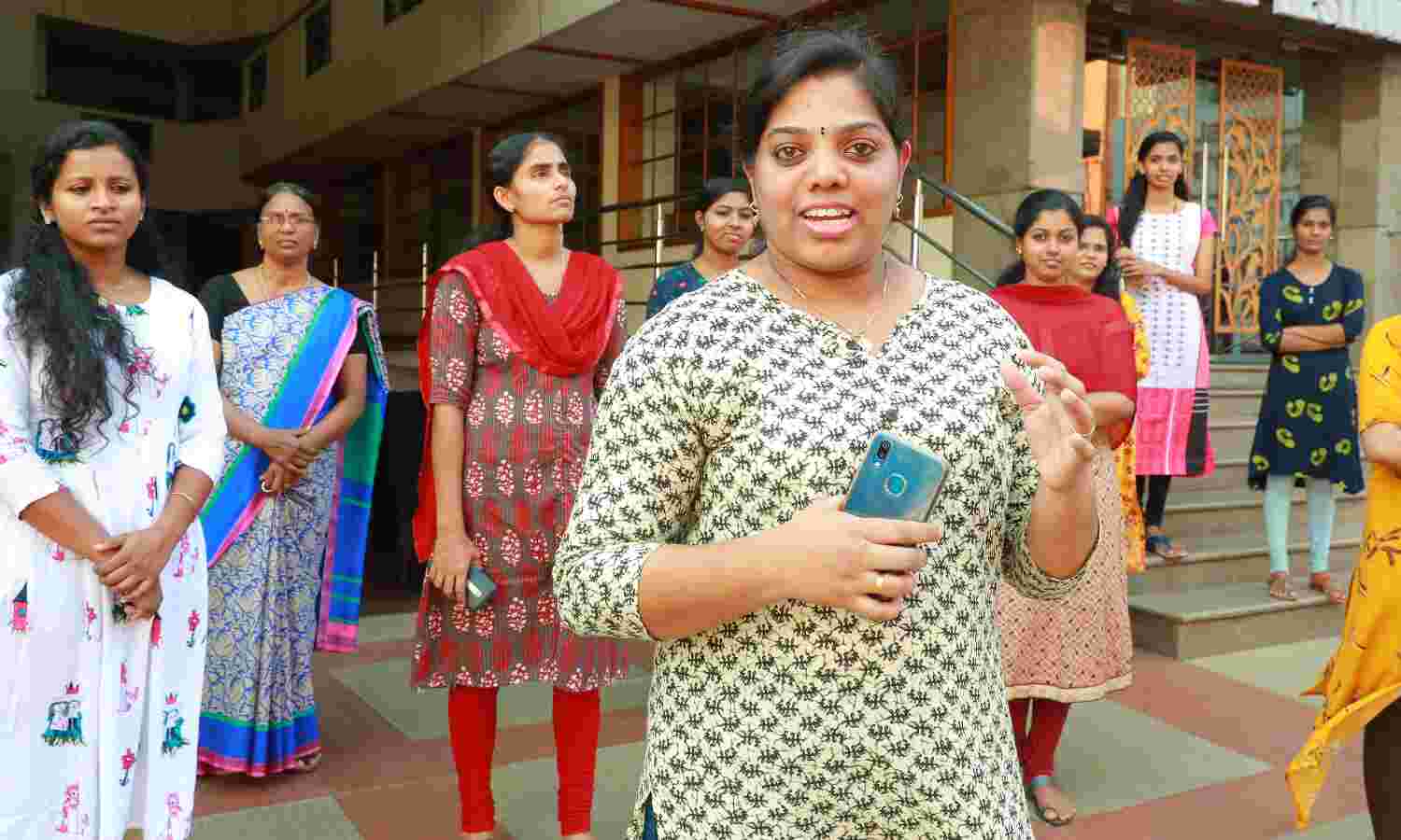 കല്യാണം കൊറോണ കഴിഞ്ഞ്; മറക്കാനാവാത്ത ഐസൊലേഷന് അനുഭവങ്ങളുമായി സൗമ്യ കല്യാണം കൊറോണ കഴിഞ്ഞ്; മറക്കാനാവാത്ത ഐസൊലേഷന് അനുഭവങ്ങളുമായി സൗമ്യ