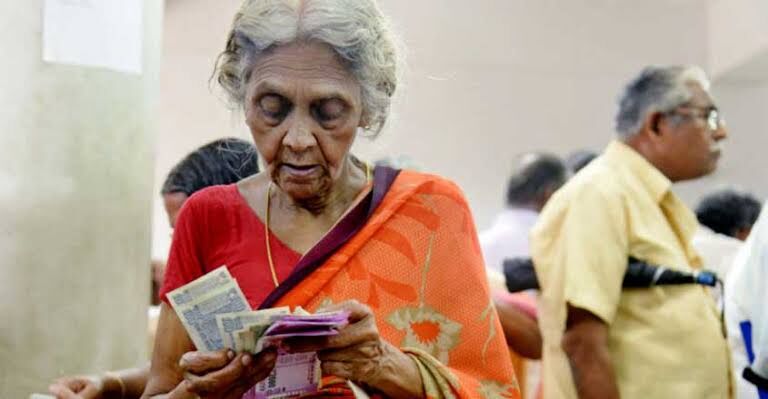 ക്ഷേമ പെൻഷനുകൾ തപാൽ വകുപ്പിലൂടെ വീട്ടുപടിക്കലെത്തും ക്ഷേമ പെൻഷനുകൾ തപാൽ വകുപ്പിലൂടെ വീട്ടുപടിക്കലെത്തും