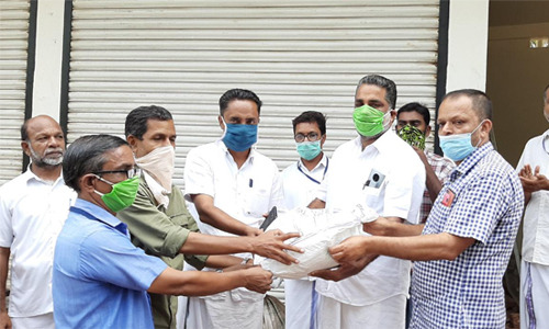 മാധ്യമ പ്രവര്ത്തകര്ക്ക് ഭക്ഷണകിറ്റ് വിതരണം ചെയ്തു മാധ്യമ പ്രവര്ത്തകര്ക്ക് ഭക്ഷണകിറ്റ് വിതരണം ചെയ്തു