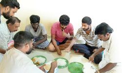 അന്നത്തിന് അതിര് തടസ്സമായില്ല: സ്‌നേഹമൂട്ടി യുവാക്കള്‍