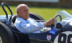 മോട്ടോര് റേസിങ് ഇതിഹാസം സ്റ്റിര്ലിങ് മോസ് അന്തരിച്ചു മോട്ടോര് റേസിങ് ഇതിഹാസം സ്റ്റിര്ലിങ് മോസ് അന്തരിച്ചു