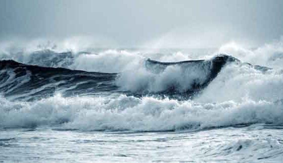 വേലിയേറ്റത്തിന് സാധ്യത; തീരപ്രദേശത്ത് ജാഗ്രതാ നിർദേശം