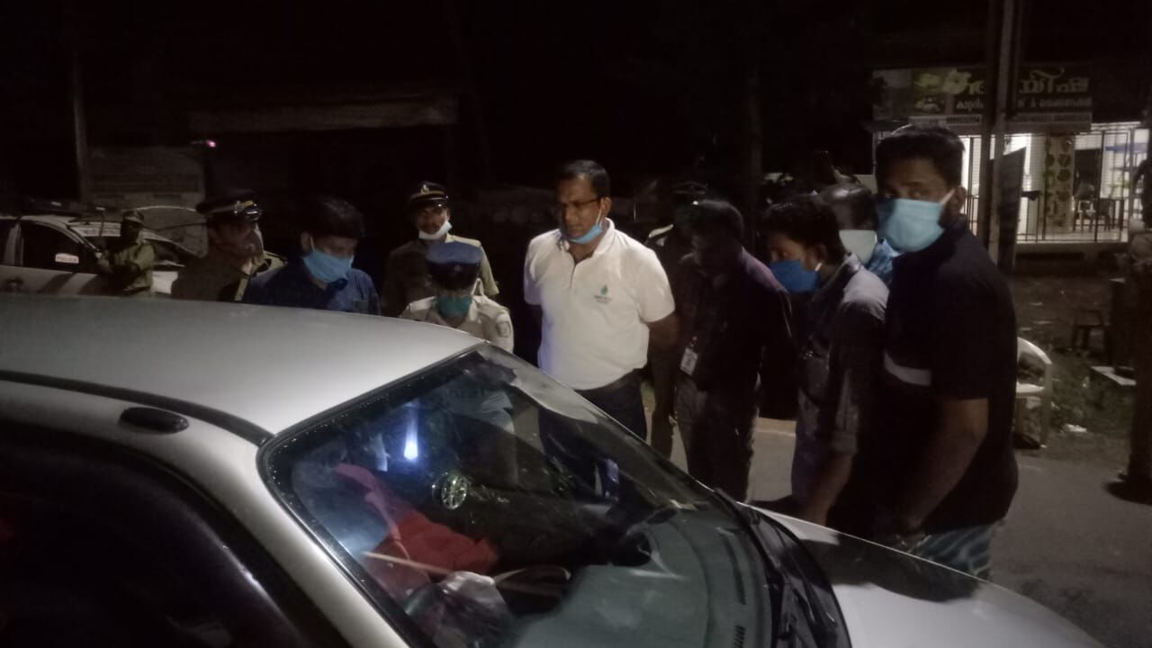 ജില്ലാ അതിര്‍ത്തികളില്‍ രാത്രി കലക്ടറുടെ മിന്നല്‍ പരിശോധന