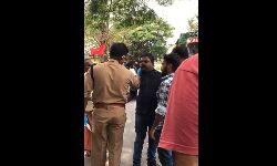 നഗരസഭ ഹെല്‍ത്ത് ഇന്‍സ്‌പെക്ടര്‍ക്കും ജീവനക്കാര്‍ക്കും നേരെ പോലിസിന്റെ കൈയേറ്റം(വീഡിയോ)