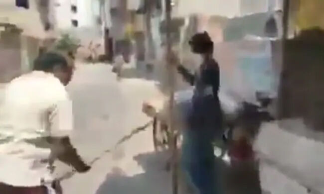 കൊറോണ പരത്തുന്നുവെന്ന് പറഞ്ഞ് മുസ് ലിം തെരുവുകച്ചവടക്കാരനെ മര്ദ്ദിച്ചയാള് അറസ്റ്റില് കൊറോണ പരത്തുന്നുവെന്ന് പറഞ്ഞ് മുസ് ലിം തെരുവുകച്ചവടക്കാരനെ മര്ദ്ദിച്ചയാള് അറസ്റ്റില്