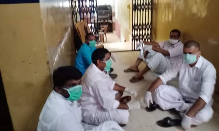 പാലത്തായി പീഡനം: പ്രതിഷേധിച്ച യൂത്ത് കോണ്ഗ്രസുകാര് അറസ്റ്റില്; സ്റ്റേഷനില് സമരത്തില് പാലത്തായി പീഡനം: പ്രതിഷേധിച്ച യൂത്ത് കോണ്ഗ്രസുകാര് അറസ്റ്റില്; സ്റ്റേഷനില് സമരത്തില്