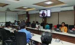 ആരോഗ്യപ്രവര്ത്തകര്ക്ക് വിഷുക്കണിയുമായി താരങ്ങള് ആരോഗ്യപ്രവര്ത്തകര്ക്ക് വിഷുക്കണിയുമായി താരങ്ങള്