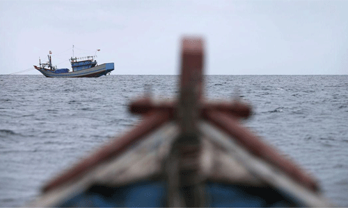 ലോക്ക് ഡൗണ്‍ ലംഘിച്ച   അഞ്ച് ബോട്ടുകള്‍ പിടികൂടി