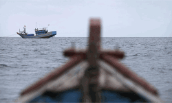 ലോക്ക് ഡൗണ്‍ ലംഘിച്ച   അഞ്ച് ബോട്ടുകള്‍ പിടികൂടി