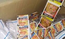 പച്ചക്കറി വാനില് ഒളിപ്പിച്ചുകടത്തിയ 4500 പാക്കറ്റ് ഹാന്സ് പിടികൂടി പച്ചക്കറി വാനില് ഒളിപ്പിച്ചുകടത്തിയ 4500 പാക്കറ്റ് ഹാന്സ് പിടികൂടി