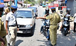 ലോക്ക് ഡൗണ്‍ ലംഘനങ്ങള്‍ ഉയരുന്നു; നടപടികള്‍  കര്‍ക്കശമാക്കി പോലിസ്