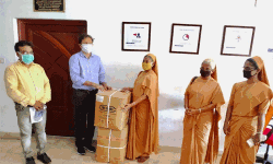 കോഴിക്കോട് മെഡിക്കല് കോളജിലേക്ക് 500 പിപിഇ കിറ്റുകള് നല്കി കോഴിക്കോട് മെഡിക്കല് കോളജിലേക്ക് 500 പിപിഇ കിറ്റുകള് നല്കി