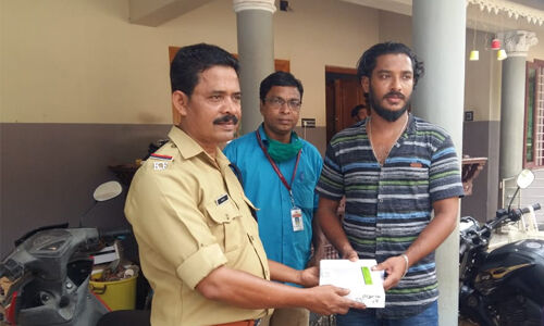 മുഖ്യമന്ത്രിയുടെ ഓഫിസ് ഇടപെട്ടു: ആറ് വയസ്സുള്ള കുട്ടിക്ക് ജീവന്രക്ഷാ ഉപകരണവുമായി ഫയര്ഫോഴ്സ് മുഖ്യമന്ത്രിയുടെ ഓഫിസ് ഇടപെട്ടു: ആറ് വയസ്സുള്ള കുട്ടിക്ക് ജീവന്രക്ഷാ ഉപകരണവുമായി ഫയര്ഫോഴ്സ്