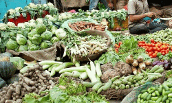 വ്യാപാര സ്ഥാപനങ്ങളില്‍ പരിശോധന നടത്തി