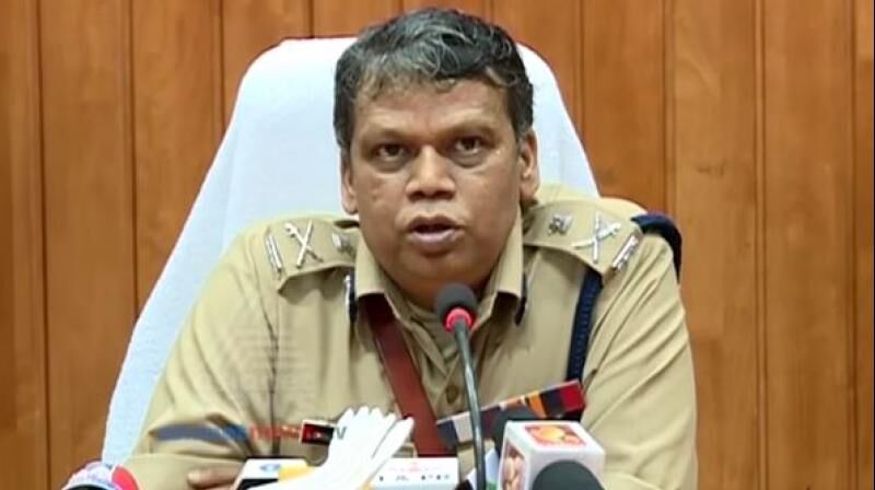 പോലിസിന് ഡിജിപിയുടെ അഭിനന്ദനം: പൗരന്മാര്ക്കായി പ്രത്യേക ട്രോള്ഫ്രീ നമ്പര് ആരംഭിക്കും പോലിസിന് ഡിജിപിയുടെ അഭിനന്ദനം: പൗരന്മാര്ക്കായി പ്രത്യേക ട്രോള്ഫ്രീ നമ്പര് ആരംഭിക്കും