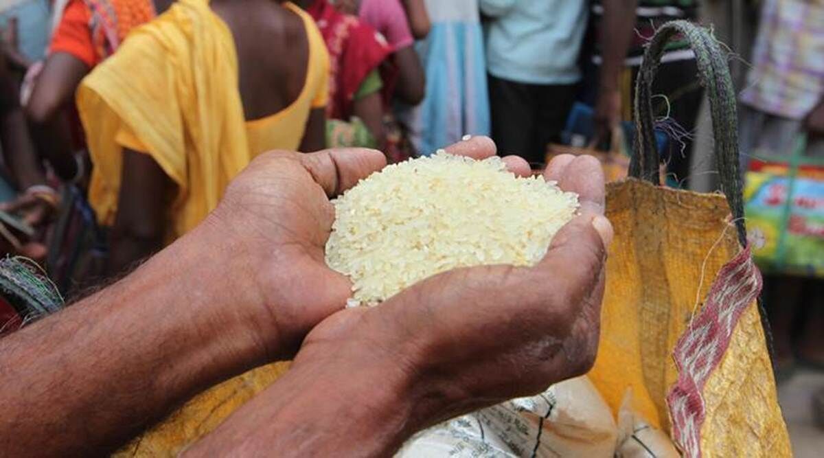 അരി വിതരണത്തില് ക്രമക്കേട്: റേഷന്കടയുടെ അംഗീകാരം താത്കാലികമായി റദ്ദാക്കി അരി വിതരണത്തില് ക്രമക്കേട്: റേഷന്കടയുടെ അംഗീകാരം താത്കാലികമായി റദ്ദാക്കി