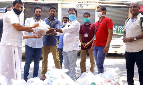 കൊവിഡ്-19 : എറണാകുളത്തെ ഫോട്ടോ ജേര്ണലിസ്റ്റുകളെ ആദരിച്ചു കൊവിഡ്-19 : എറണാകുളത്തെ ഫോട്ടോ ജേര്ണലിസ്റ്റുകളെ ആദരിച്ചു