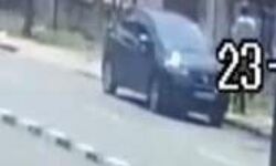 മാസ്ക് ധരിച്ചെത്തി കാറിൽ നിന്നും സർട്ടിഫിക്കറ്റുകൾ മോഷ്ടിച്ചു