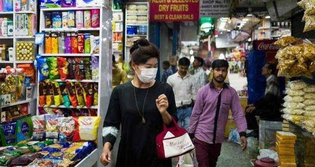 ലോക്ക് ഡൗൺ ഇളവുകളെ തുടർന്ന് സംസ്ഥാനത്തെ കടകൾ തുറന്നു ലോക്ക് ഡൗൺ ഇളവുകളെ തുടർന്ന് സംസ്ഥാനത്തെ കടകൾ തുറന്നു