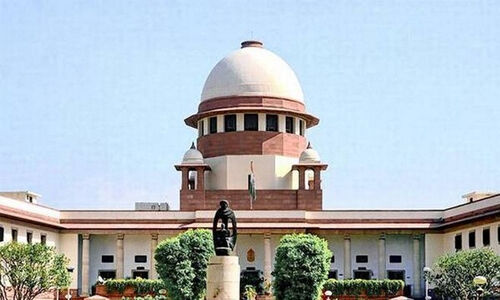 മാധ്യമമേഖലയില് ശമ്പളം വെട്ടിച്ചുരുക്കുന്നതിനെതിരേ സുപ്രിം കോടതിയില് പൊതുതാല്പര്യ ഹരജി മാധ്യമമേഖലയില് ശമ്പളം വെട്ടിച്ചുരുക്കുന്നതിനെതിരേ സുപ്രിം കോടതിയില് പൊതുതാല്പര്യ ഹരജി