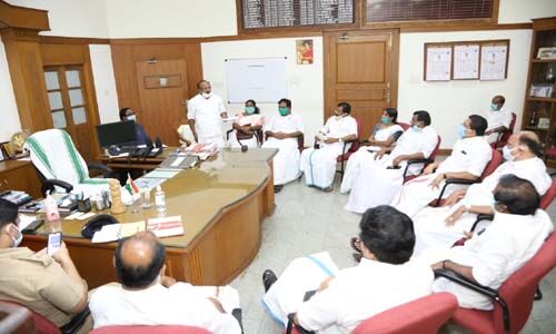 കോട്ടയത്തെ ലോക്ക് ഡൗണ്: ഹോട്ട്സ്പോട്ടുകള്, കണ്ടെയ്ന്മെന്റ് സോണുകള് ഒഴികെയുള്ള സ്ഥലങ്ങളിലെ പ്രവര്ത്തന അനുമതി ഇങ്ങനെ കോട്ടയത്തെ ലോക്ക് ഡൗണ്: ഹോട്ട്സ്പോട്ടുകള്, കണ്ടെയ്ന്മെന്റ് സോണുകള് ഒഴികെയുള്ള സ്ഥലങ്ങളിലെ പ്രവര്ത്തന അനുമതി ഇങ്ങനെ