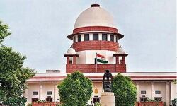 ലോക്ക് ഡൗണ്‍: റദ്ദാക്കിയ വിമാനടിക്കറ്റുകളുടെ മുഴുവന്‍ തുകയും തിരിച്ചുനല്‍കണം; ഹരജിയില്‍ കേന്ദ്രസര്‍ക്കാരിന് സുപ്രിംകോടതി നോട്ടീസ്