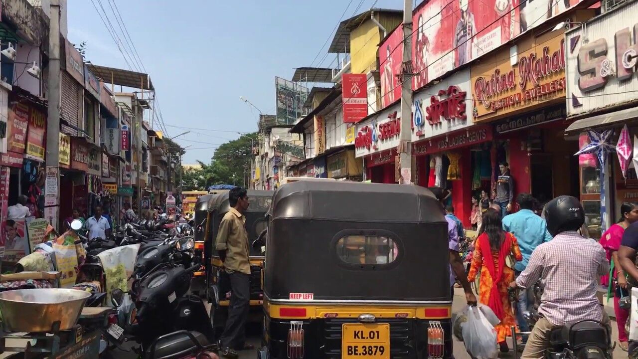 റോഡിലെയും കമ്പോളങ്ങളിലെയും തിരക്ക് ആശങ്കയുണ്ടാക്കുന്നു: മുഖ്യമന്ത്രി റോഡിലെയും കമ്പോളങ്ങളിലെയും തിരക്ക് ആശങ്കയുണ്ടാക്കുന്നു: മുഖ്യമന്ത്രി