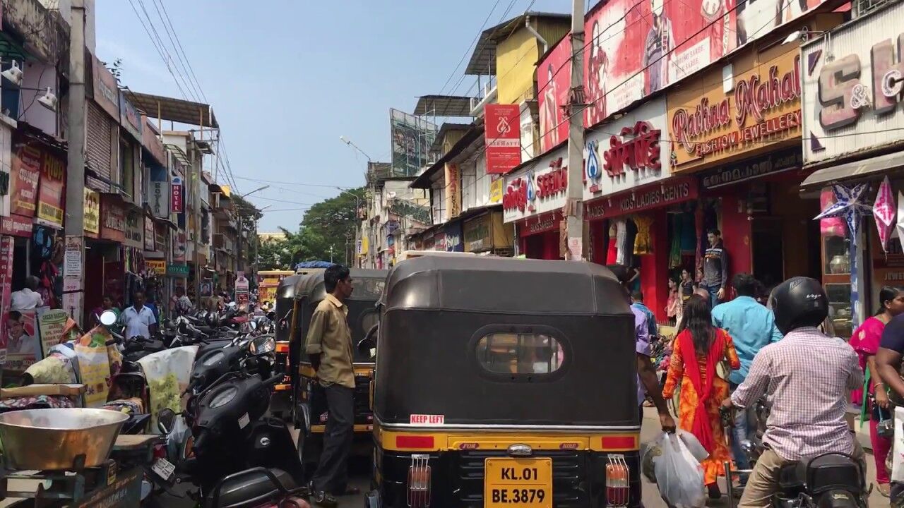 റോഡിലെയും കമ്പോളങ്ങളിലെയും തിരക്ക് ആശങ്കയുണ്ടാക്കുന്നു: മുഖ്യമന്ത്രി